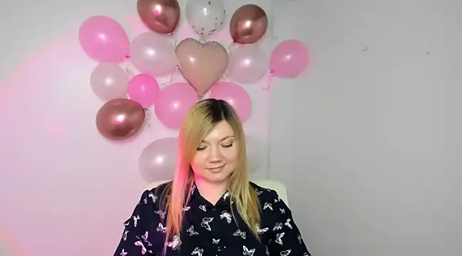 Snapshot of Lola_moree chatting on February 2025 03:26:01 PM Lola moree online show from February 2025 03:26:01 PM