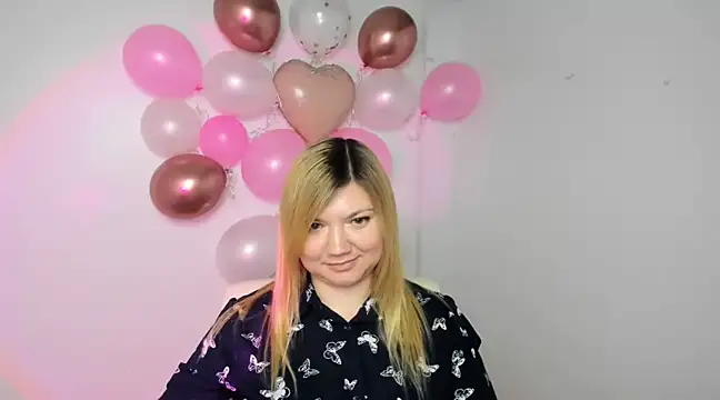 Snapshot of Lola_moree chatting on February 2025 06:29:02 PM Lola moree online show from February 2025 06:29:02 PM