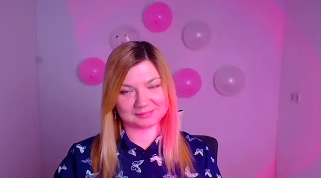 Snapshot of Lola_moree chatting on February 2025 06:23:01 AM Lola moree online show from February 2025 06:23:01 AM