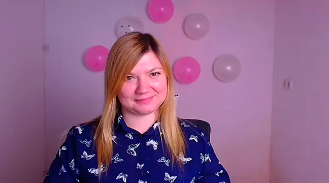 Snapshot of Lola_moree chatting on February 2025 03:42:02 PM Lola moree online show from February 2025 03:42:02 PM