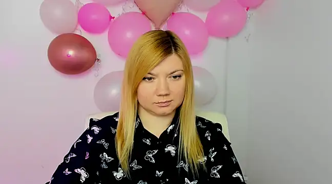 Snapshot of Lola_moree chatting on February 2025 12:34:02 PM Lola moree online show from February 2025 12:34:02 PM