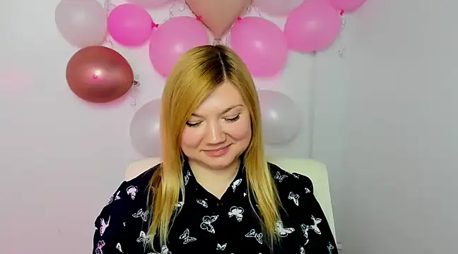 Snapshot of Lola_moree chatting on February 2025 03:38:01 PM Lola moree online show from February 2025 03:38:01 PM