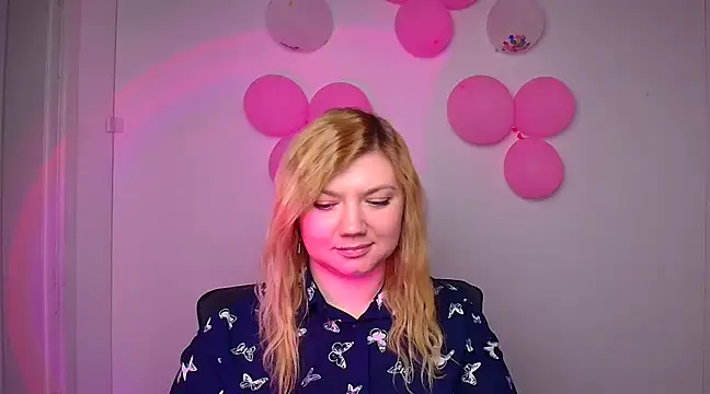 Snapshot of Lola_moree chatting on February 2025 12:36:01 PM Lola moree online show from February 2025 12:36:01 PM