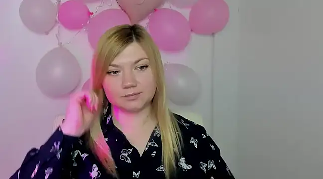 Snapshot of Lola_moree chatting on March 2025 12:20:01 PM Lola moree online show from March 2025 12:20:01 PM