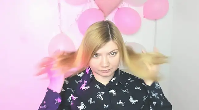 Snapshot of Lola_moree chatting on March 2025 12:17:01 PM Lola moree online show from March 2025 12:17:01 PM