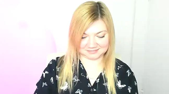 Snapshot of Lola_moree chatting on March 2025 04:02:01 PM Lola moree online show from March 2025 04:02:01 PM