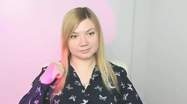 Snapshot of Lola_moree chatting on March 2025 12:25:01 PM Lola moree online show from March 2025 12:25:01 PM