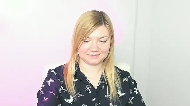 Snapshot of Lola_moree chatting on March 2025 03:29:02 PM Lola moree online show from March 2025 03:29:02 PM