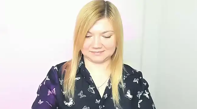 Snapshot of Lola_moree chatting on March 2025 03:31:02 PM Lola moree online show from March 2025 03:31:02 PM