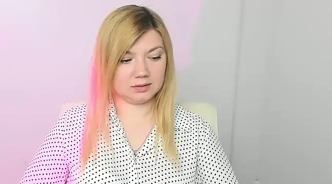 Snapshot of Lola_moree chatting on March 2025 12:32:02 PM Lola moree online show from March 2025 12:32:02 PM