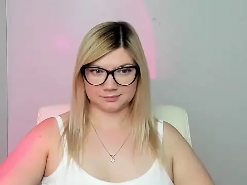 Snapshot of Lola_moree chatting on September 2025 11:54:02 AM Lola moree online show from September 2025 11:54:02 AM