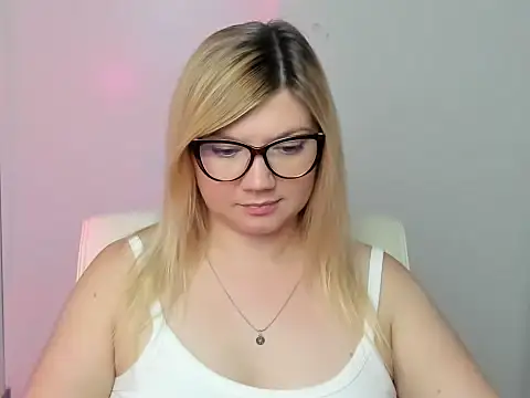 Snapshot of Lola_moree chatting on September 2025 11:32:01 AM Lola moree online show from September 2025 11:32:01 AM