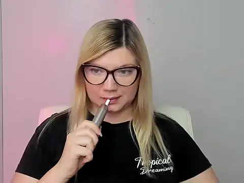 Snapshot of Lola_moree chatting on September 2025 11:56:01 AM Lola moree online show from September 2025 11:56:01 AM