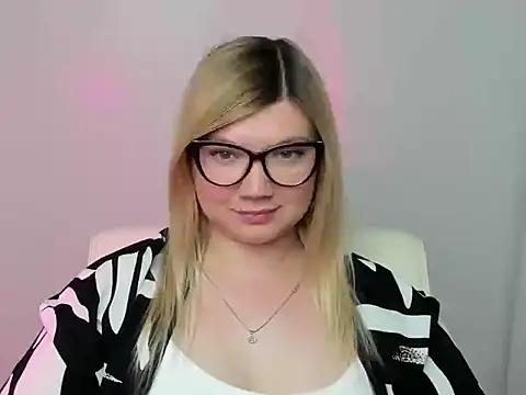 Snapshot of Lola_moree chatting on September 2025 11:34:02 AM Lola moree online show from September 2025 11:34:02 AM