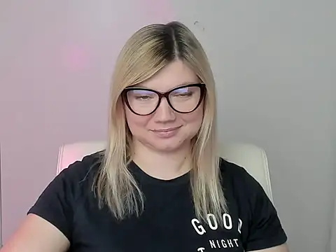 Snapshot of Lola_moree chatting on October 2025 11:51:02 AM Lola moree online show from October 2025 11:51:02 AM