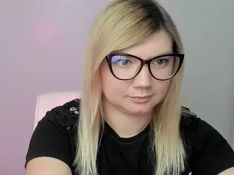 Snapshot of Lola_moree chatting on October 2025 11:40:01 AM Lola moree online show from October 2025 11:40:01 AM