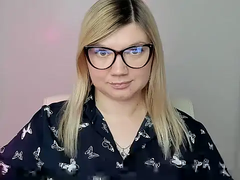 Snapshot of Lola_moree chatting on October 2025 06:05:01 PM Lola moree online show from October 2025 06:05:01 PM