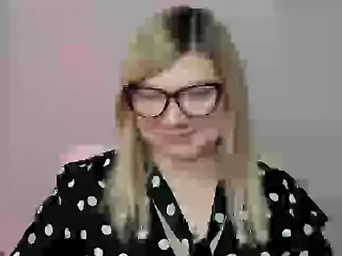 Snapshot of Lola_moree chatting on October 2025 05:44:02 PM Lola moree online show from October 2025 05:44:02 PM