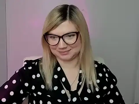 Snapshot of Lola_moree chatting on October 2025 05:45:01 PM Lola moree online show from October 2025 05:45:01 PM