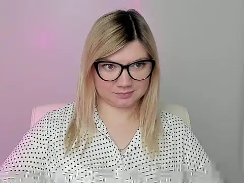 Snapshot of Lola_moree chatting on October 2025 11:43:01 AM Lola moree online show from October 2025 11:43:01 AM