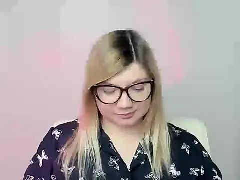 Snapshot of Lola_moree chatting on October 2025 11:43:01 AM Lola moree online show from October 2025 11:43:01 AM