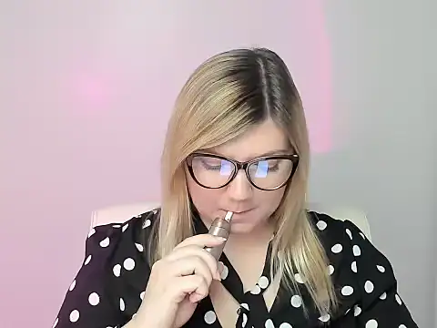 Snapshot of Lola_moree chatting on October 2025 12:16:01 PM Lola moree online show from October 2025 12:16:01 PM