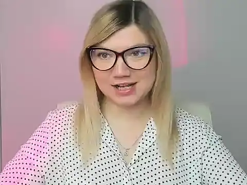 Snapshot of Lola_moree chatting on October 2025 06:10:01 AM Lola moree online show from October 2025 06:10:01 AM