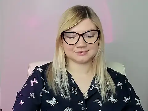 Snapshot of Lola_moree chatting on October 2025 12:55:01 PM Lola moree online show from October 2025 12:55:01 PM