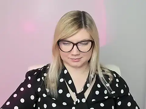 Snapshot of Lola_moree chatting on October 2025 12:40:02 PM Lola moree online show from October 2025 12:40:02 PM