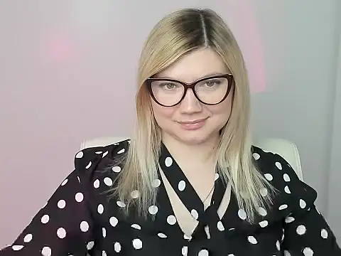 Snapshot of Lola_moree chatting on November 2025 01:12:02 PM Lola moree online show from November 2025 01:12:02 PM