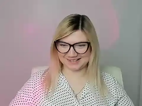 Snapshot of Lola_moree chatting on November 2025 01:00:02 PM Lola moree online show from November 2025 01:00:02 PM