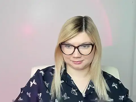 Snapshot of Lola_moree chatting on November 2025 12:50:02 PM Lola moree online show from November 2025 12:50:02 PM