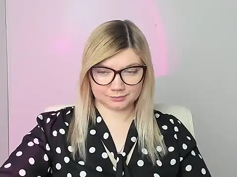 Snapshot of Lola_moree chatting on November 2025 12:49:02 PM Lola moree online show from November 2025 12:49:02 PM