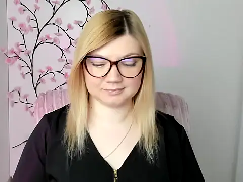 Snapshot of Lola_moree chatting on April 2026 11:34:01 AM Lola moree online show from April 2026 11:34:01 AM