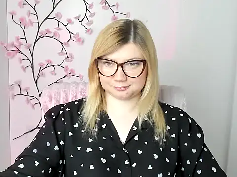 Snapshot of Lola_moree chatting on May 2026 11:50:01 AM Lola moree online show from May 2026 11:50:01 AM