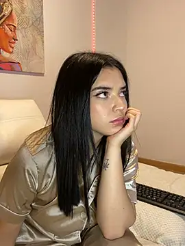 Snapshot of eileensophi chatting on March 2025 09:07:02 AM eileensophi online show from March 2025 09:07:02 AM