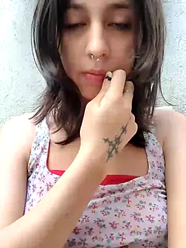 Snapshot of Maiden-Hot chatting on December 2025 06:50:01 PM Maiden-Hot online show from December 2025 06:50:01 PM