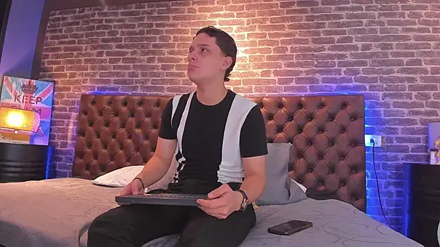 Snapshot of Thomas_May4rs chatting on February 2025 04:04:02 AM Thomas May4rs online show from February 2025 04:04:02 AM