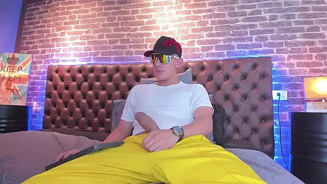 Snapshot of Thomas_May4rs chatting on February 2025 07:23:01 AM Thomas May4rs online show from February 2025 07:23:01 AM