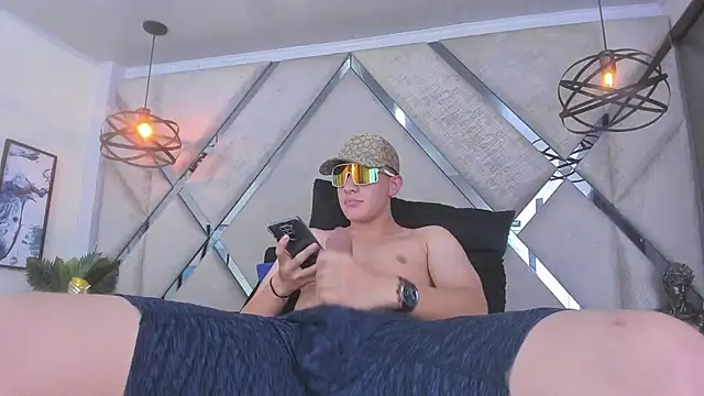 Snapshot of Thomas_May4rs chatting on February 2025 10:37:02 AM Thomas May4rs online show from February 2025 10:37:02 AM