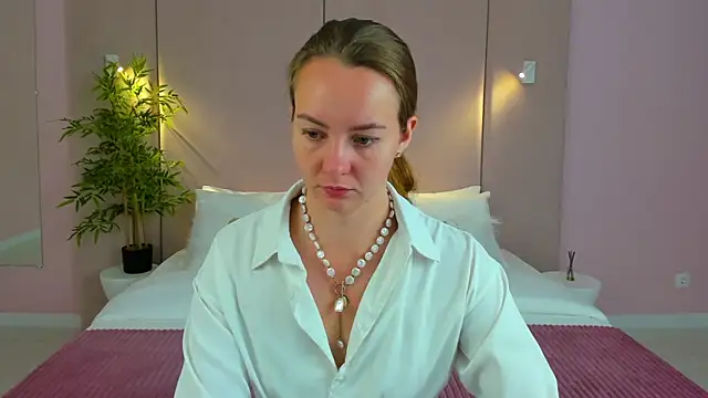 Snapshot of JaniceCollins chatting on October 2025 02:20:01 AM JaniceCollins online show from October 2025 02:20:01 AM