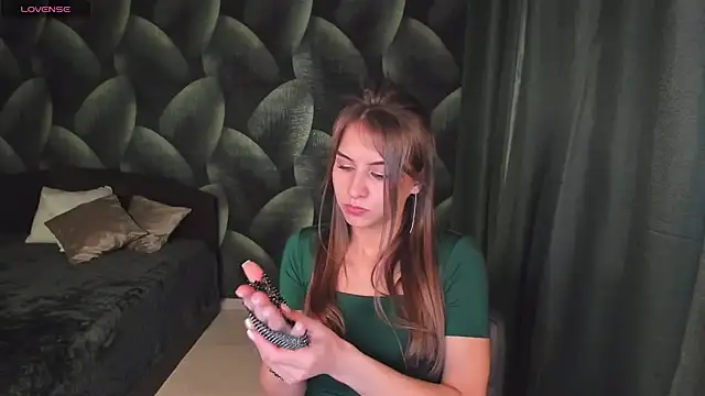 Snapshot of CharmBianca chatting on March 2025 10:41:01 AM CharmBianca online show from March 2025 10:41:01 AM