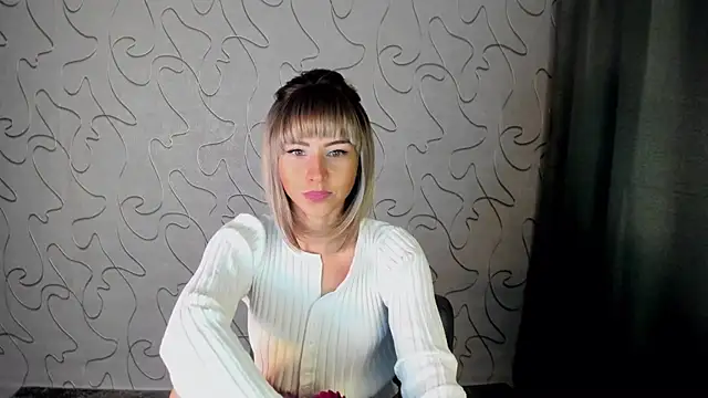 Snapshot of CharmBianca chatting on September 2025 11:45:02 AM CharmBianca online show from September 2025 11:45:02 AM