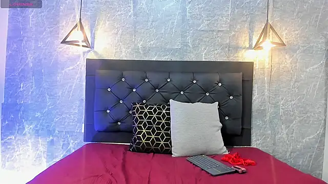 Snapshot of emberhodson chatting on November 2025 11:21:02 AM emberhodson online show from November 2025 11:21:02 AM