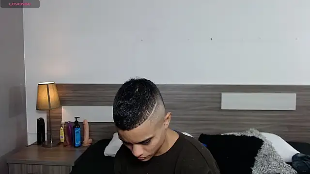 Liiamthompson online show from December 2025 09:28:02 AM