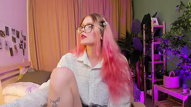 Gretchen Mol online show from January 2026 07:32:01 AM