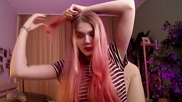 Gretchen Mol online show from January 2026 07:36:02 AM