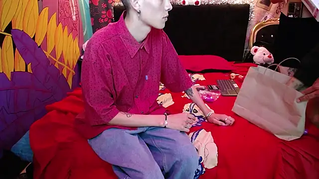 Snapshot of SimonAndJocelyn chatting on February 2025 10:42:01 PM SimonAndJocelyn online show from February 2025 10:42:01 PM