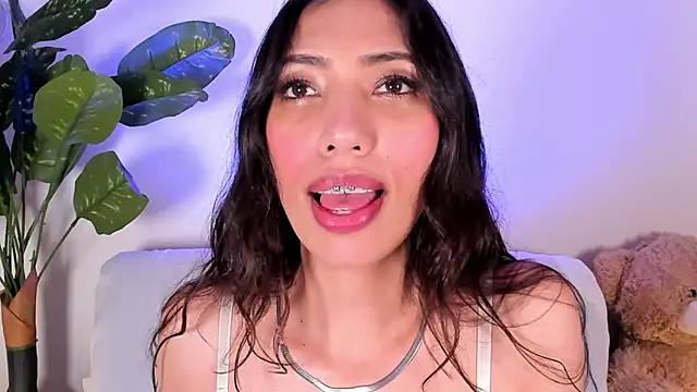 Snapshot of Miss_veronicaa2 chatting on April 2026 01:24:02 PM Miss veronicaa2 online show from April 2026 01:24:02 PM