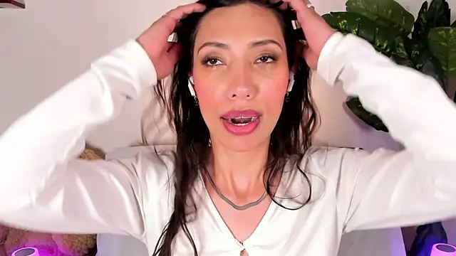 Snapshot of Miss_veronicaa2 chatting on May 2026 01:28:01 PM Miss veronicaa2 online show from May 2026 01:28:01 PM